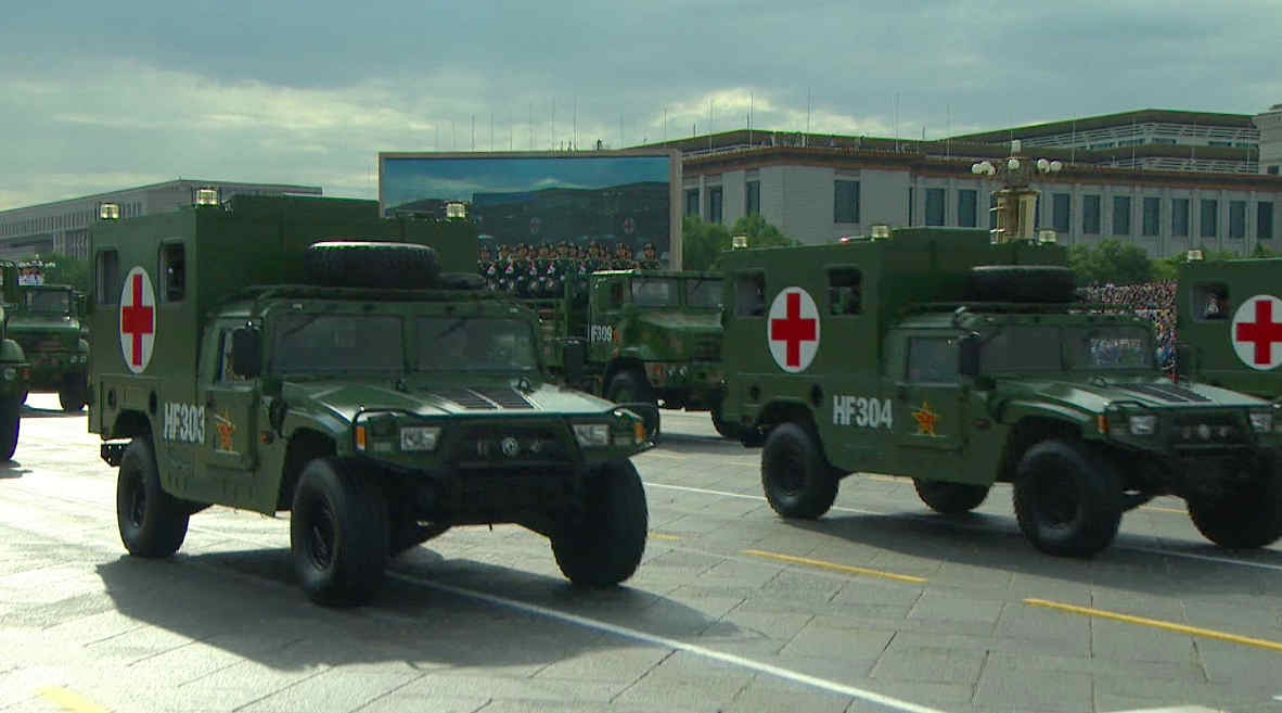 v观飞索看阅兵白求恩医疗方队264名女兵准备接受检阅