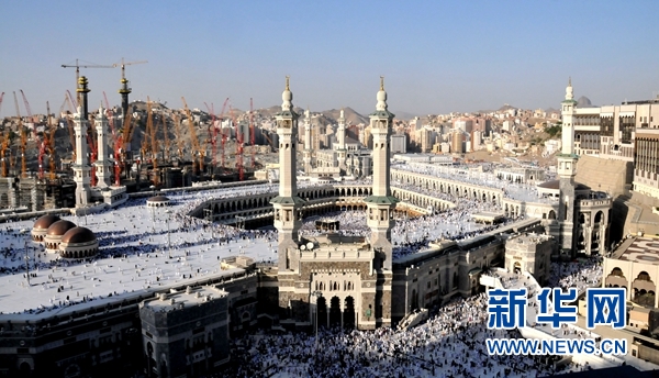 9月11日,在沙特阿拉伯麦加,正在实施扩建工程的伊斯兰教圣地麦加大
