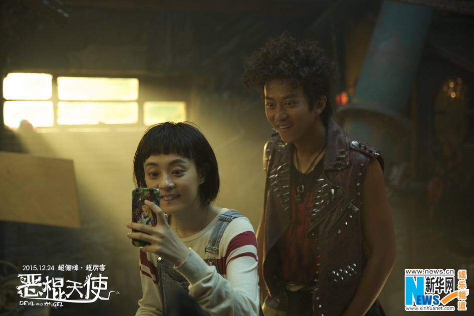 《恶棍天使》发海报 邓超孙俪搞怪出镜难掩甜蜜