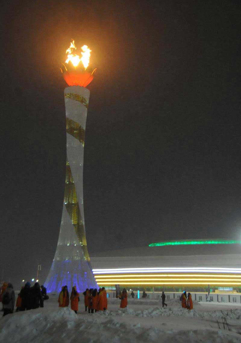 十三冬开幕高空王子阿迪力点燃主火炬