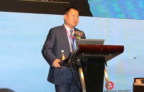 京东集团副总裁,家电事业部总裁闫小兵