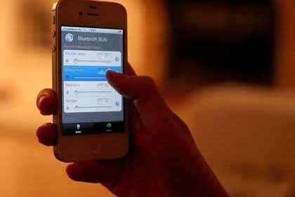 睡前多久不要玩手机能有效睡眠 2016032120233330151.jpg