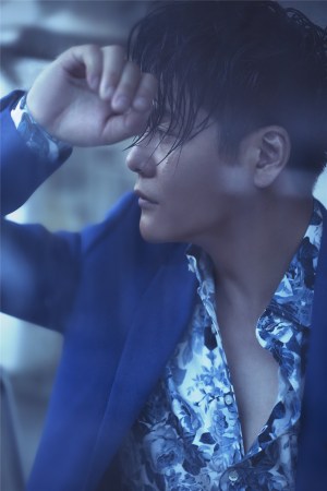 金霖时尚写真公开 忧郁眼神尽显男人味