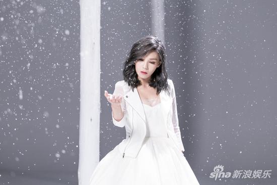 李佳薇首次出镜担任主打mv女主角