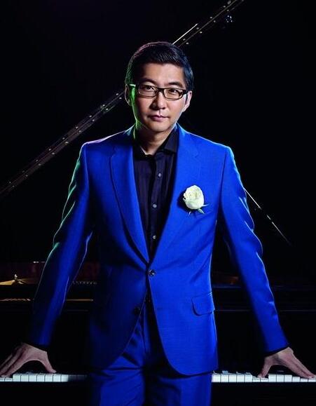 钢琴家赵胤胤