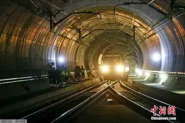 57千米长!修了17年!世界最长铁路隧道终于通车了