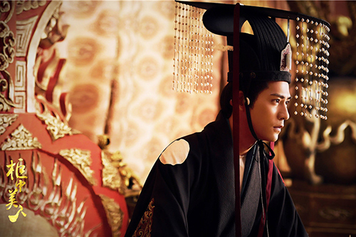 柜中美人曝周渝民剧照黄金三角深陷情感迷局