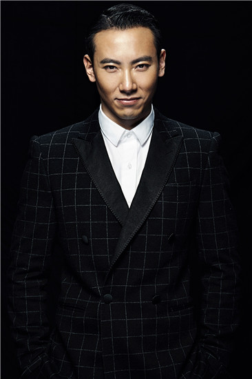 《三八线》赵波写真首曝光 八块腹肌pk魅力电眼