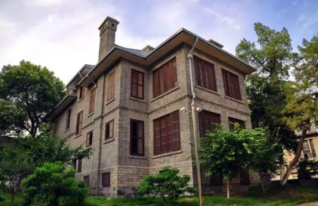 赛珍珠居住在金陵大学的一栋别墅里,今在南京大学校内