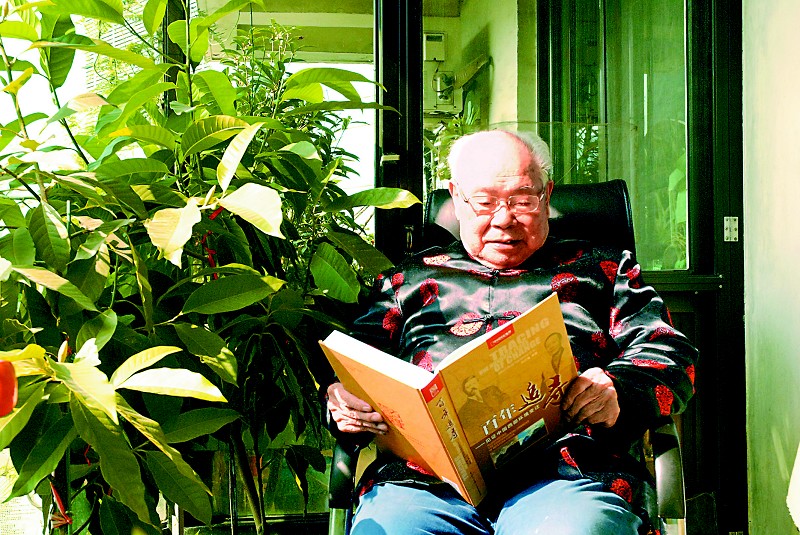 建党95周年马识途78年前他面向党旗图片宣誓