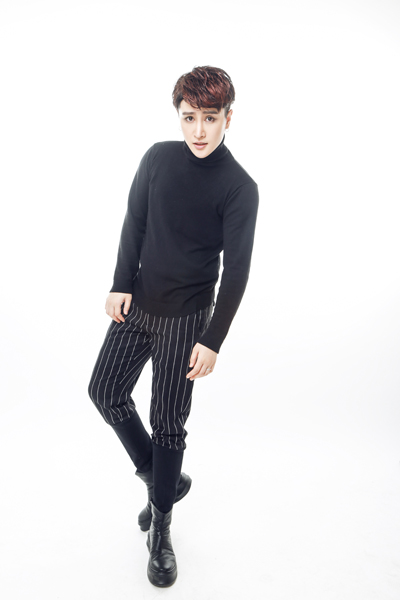 繁星直播李佑晨不再怀念mv将上线主打黑白色系