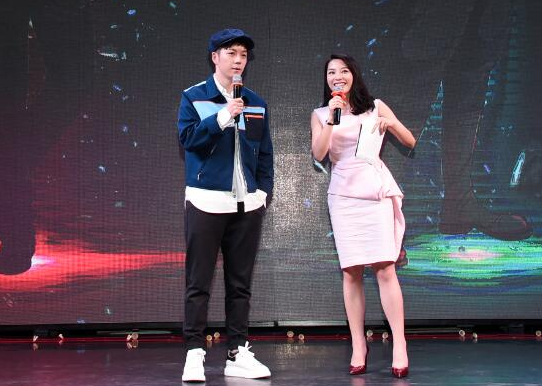 王栎鑫创建工作室 取名"向上唯伊"