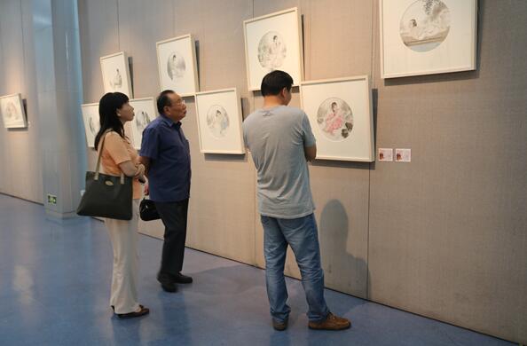 本次展览也是希望能为建党95周年献上一份贺礼.