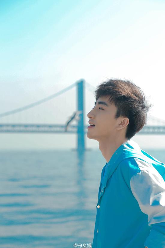 短腿鲜肉"柯基弟弟"舟奕博加入《完美假期》