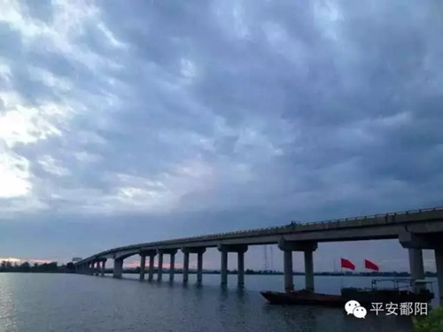 四望湖堤段在莲湖大桥至四望湖集镇之间,长不过数百米,但这是这个八万