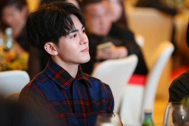 曾舜晞系列纪录片上线获关注梦想少年展风采