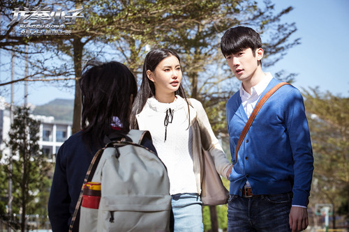 微博qq微信 原标题:   少年功夫喜剧电影《龙拳小子》上映首日票房以