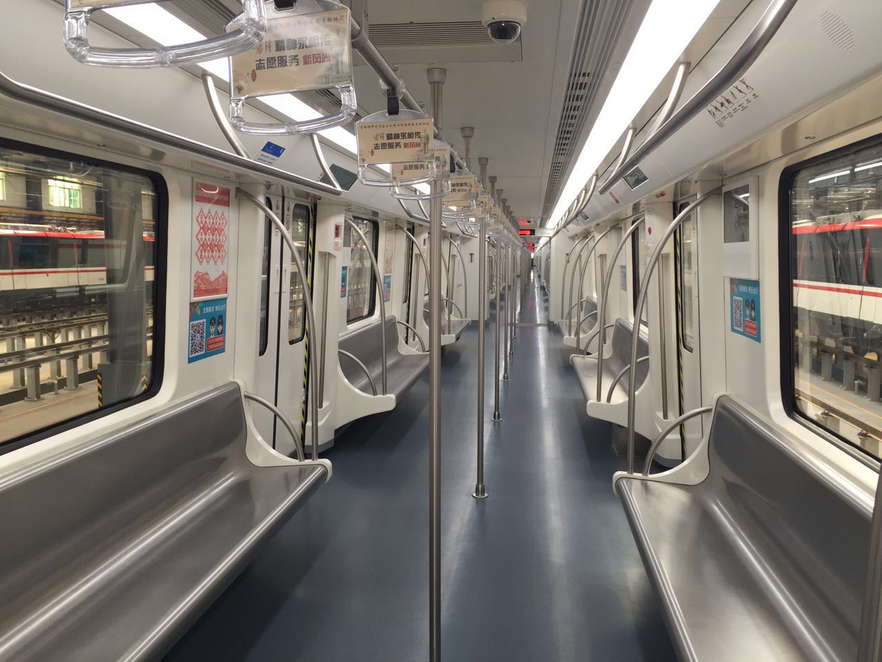 国内首列永磁地铁在湖南长沙载客运营