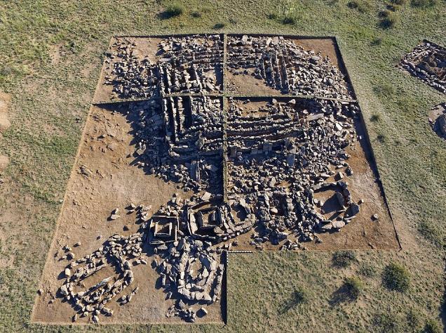 哈萨哈克斯坦出土金字塔 比埃及金字塔早1000年