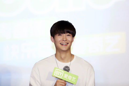 与副官"伟光正"的人物设定不同,陈皮阿四在剧中则是一个腹黑角色