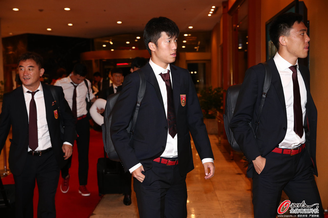 [高清组图]国足抵达首尔酒店 即将迎战韩国队