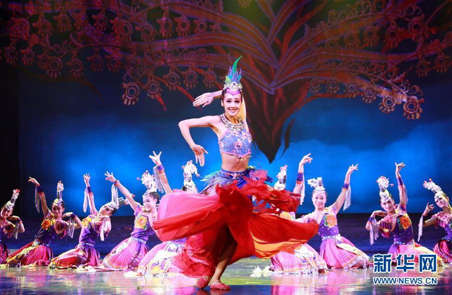 全国少数民族文艺会演民族舞剧凤凰在京上演