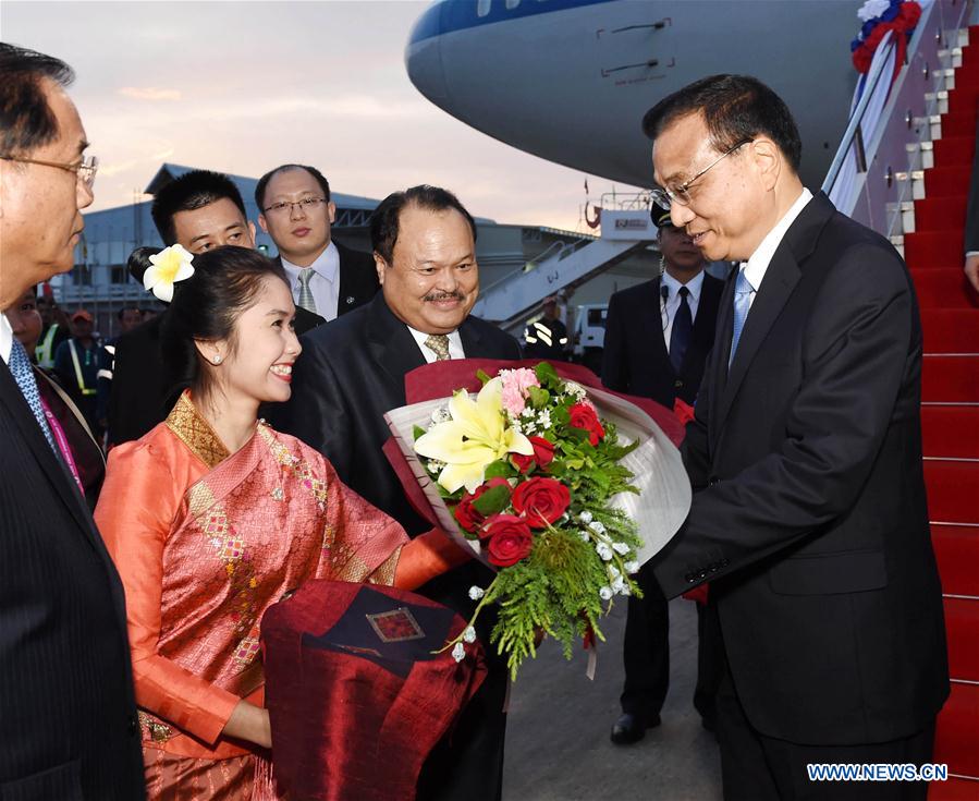 el primer ministro de china, li keqiang, ha llegado a vientiane