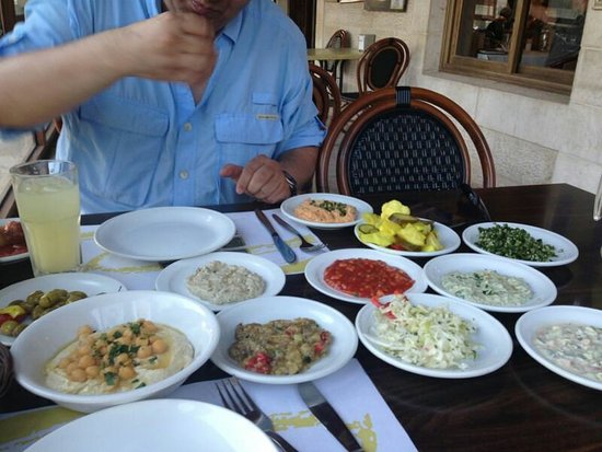 八名中国游客以色列就餐花费近3万人民币