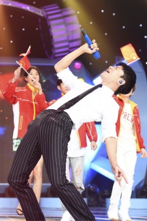 02张杰腰力惊人 一言不合就下腰