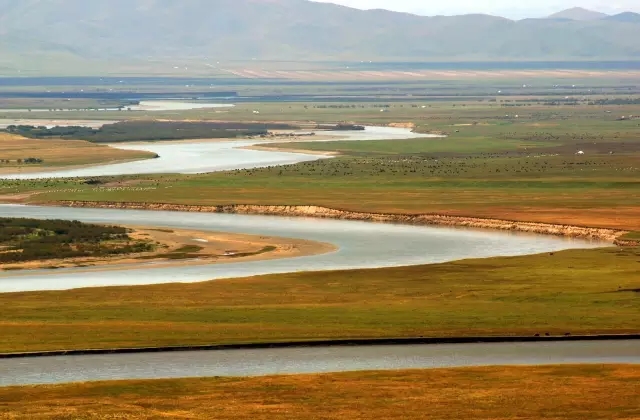 夜读江河如带萦九州