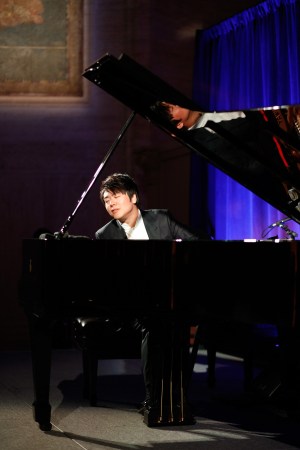 郎朗国际音乐会慈善晚宴 助力打造爱心钢琴教室