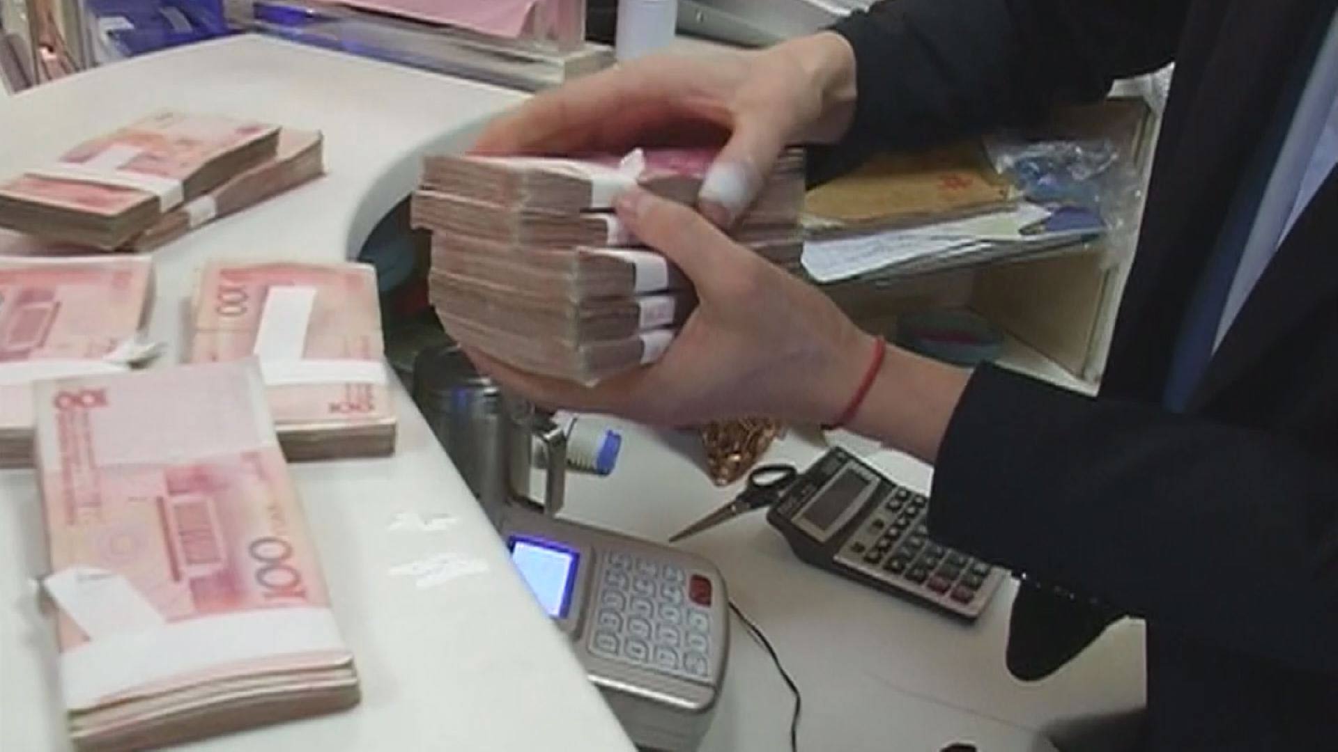 大赞陕西一医院食堂服务员捡到十万救命钱物归原主