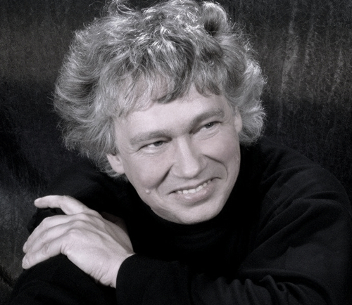 音乐资讯      2016年11月6日,匈牙利著名钢琴家,指挥家,作曲家佐尔坦