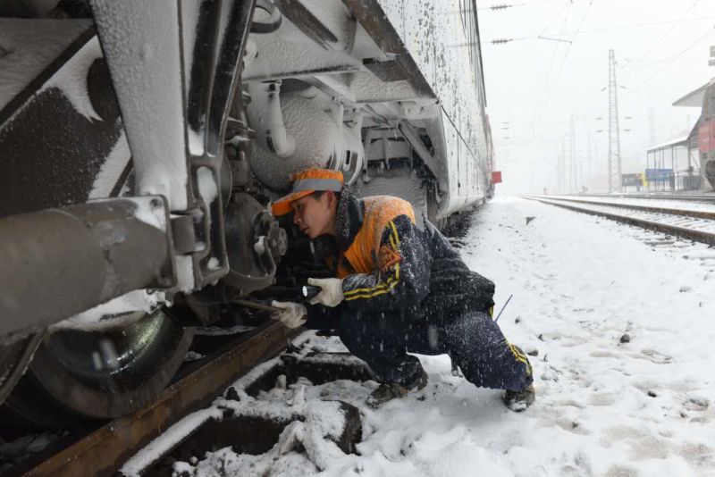 受降雪影响 西安铁路局部分旅客列车停运两天