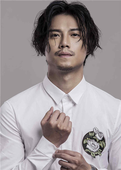 近日,青年演员高爽曝光了一组冬日时尚写真.