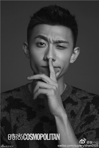 组图张一山变硬汉小生穿衣显瘦脱衣肌肉明显