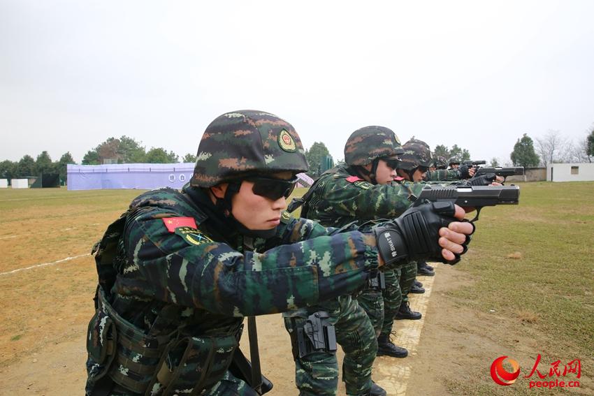 武警"快枪手"田明:射击5发子弹用时1.9秒