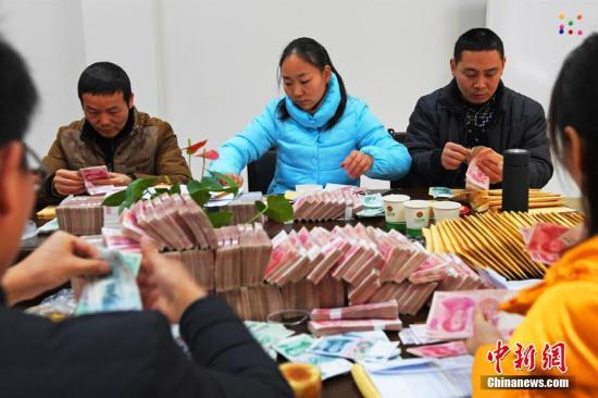 人社部去年为3722万名劳动者追发工资等3506亿