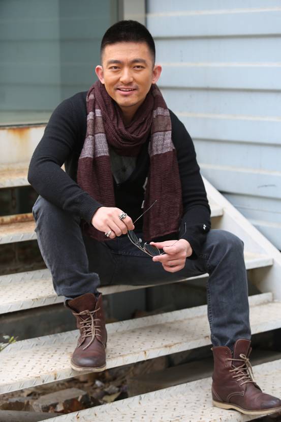 再活一回开机王小虎出狱感受社会冷暖