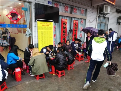 高考工厂陪读父母再熬60天就解放了