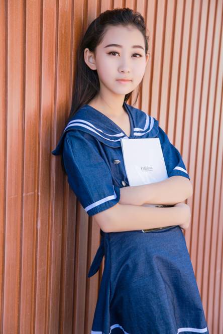 毕业季00后歌手杨烁一组学生装美翻了