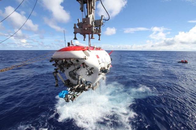 原标题:       这是"蛟龙"号出海以来第151次下潜,也是"蛟龙"号自2013