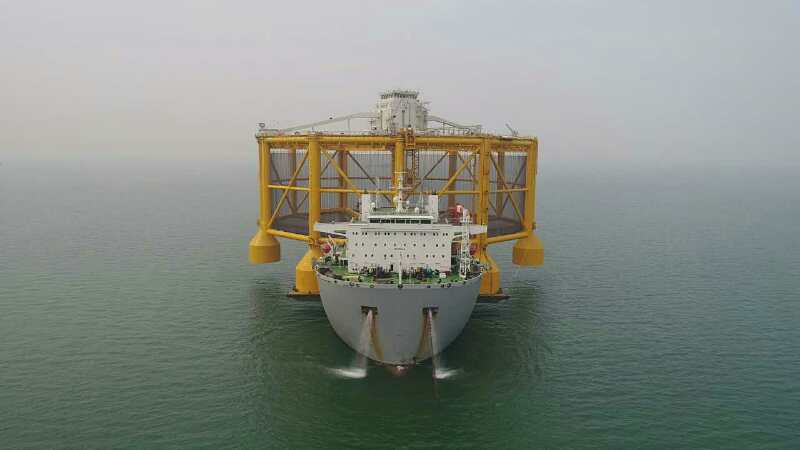 中国造世界最大半潜式智能海上渔场开赴挪威