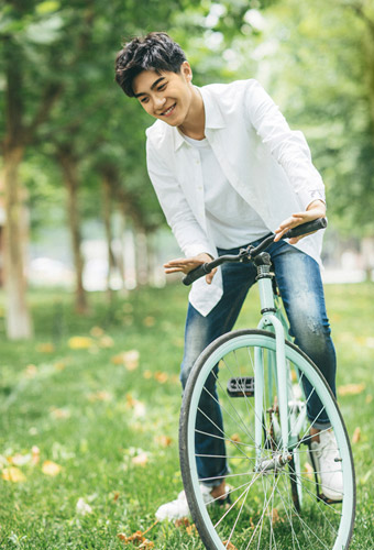 郭其城拍摄校草写真引领学长风大秀青春