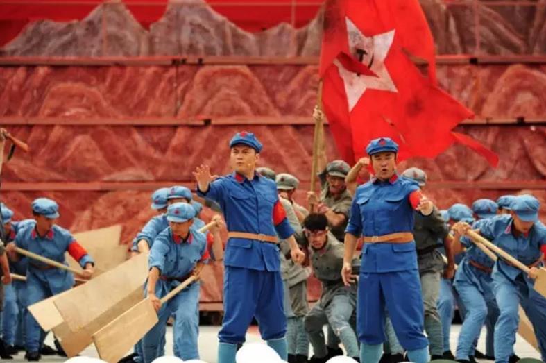 《强军战旗红》纪念中国人民解放军建军90周年"心连心"艺术团赴南昌