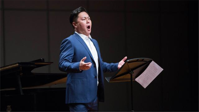 现场,刘嵩虎,李欣桐,金郑建,王鹤翔等歌唱家携手为观众带来了一场马勒