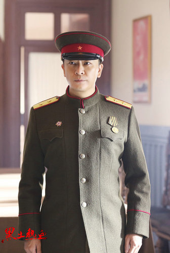 《黑土热血》于毅武力值max上演"制服苏"