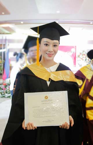 学霸女歌手邓童天毕业照甜美 演唱电影主题曲获好评_综艺_央视网(cctv.com)
