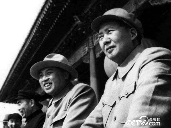 1954年国庆典礼上的毛主席