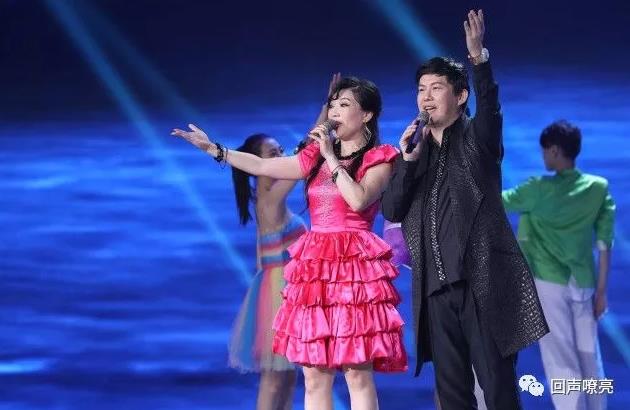 李思思回归主持回声嘹亮首秀是给傅琰东变魔术当托儿